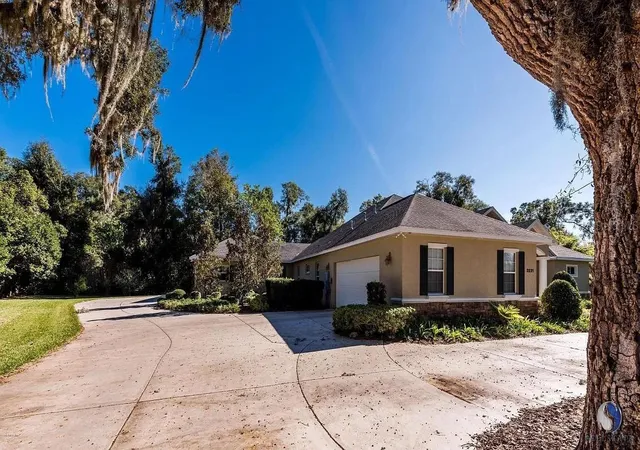 Photo 3 of Single family home for sale at 2231 SE 25th Street, Ocala, FL 34471 | MLS# OM733771 | Listing updated on 2026-10-10