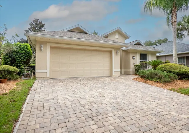 Photo 2 of Single family home for sale at 74 Southlake Dr, Palm Coast, FL 32137 | MLS# FC322026 | Listing updated on 2026-10-12