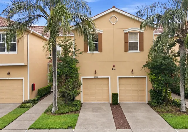 Photo 2 of Townhouse for sale at 3750 Parkridge Cir #24-103, Sarasota, FL 34243 | MLS# R4912138 | Listing updated on 2026-10-09