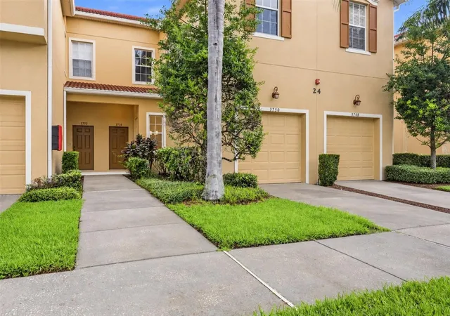 Photo 3 of Townhouse for sale at 3750 Parkridge Cir #24-103, Sarasota, FL 34243 | MLS# R4912138 | Listing updated on 2026-10-09
