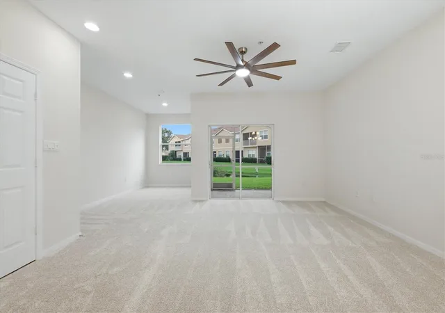 Photo 4 of Townhouse for sale at 3750 Parkridge Cir #24-103, Sarasota, FL 34243 | MLS# R4912138 | Listing updated on 2026-10-10