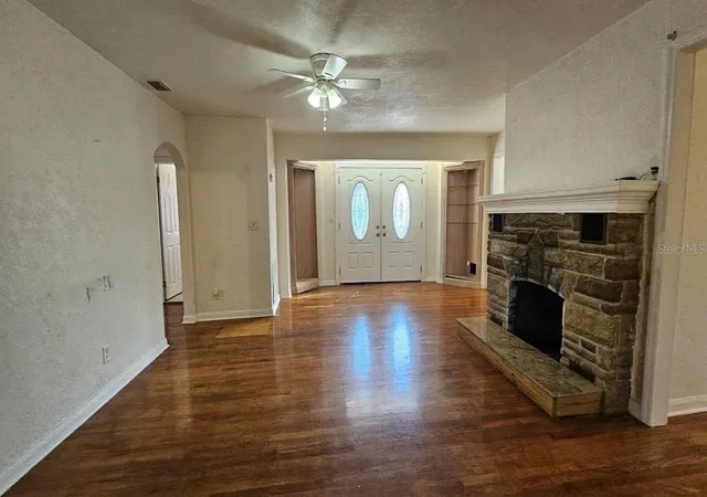 Photo 4 of Single family home for sale at 25 E Chesley Ave, Eustis, FL 32726 | MLS# G5118890 | Listing updated on 2026-10-10