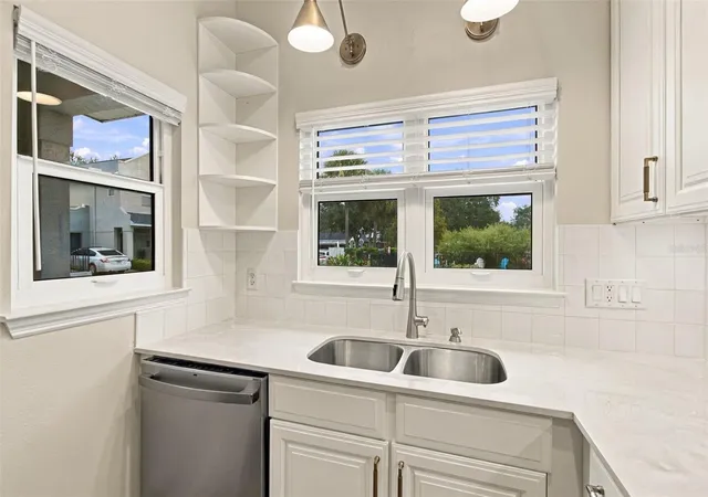 Photo 4 of Townhouse for sale at 5303 Point Pleasant Ln, Tampa, FL 33611 | MLS# TB8556707 | Listing updated on 2026-10-20