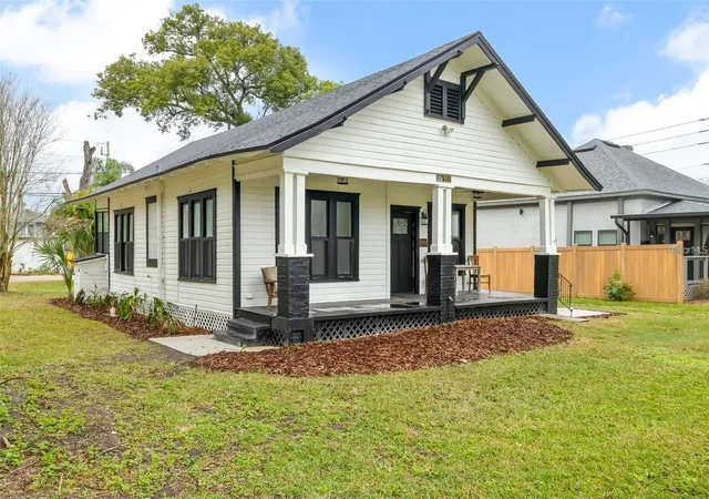 Photo 4 of Single family home for sale at 911 S Missouri Ave, Lakeland, FL 33803 | MLS# TB8556709 | Listing updated on 2026-10-10