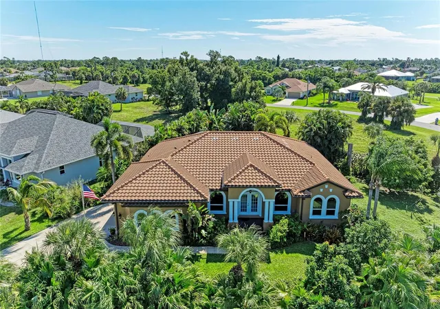 Photo 1 of Single family home for sale at 28 Par View Rd, Rotonda West, FL 33947 | MLS# A4709099 | Listing updated on 2026-10-20