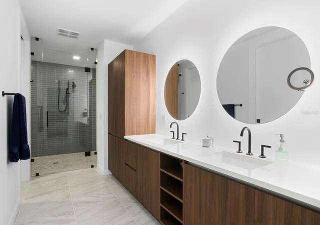 Listing Photo 5 - Condo for sale in building located at 777 3rd Ave N, ST PETERSBURG, FL 33701 - Unit #1408