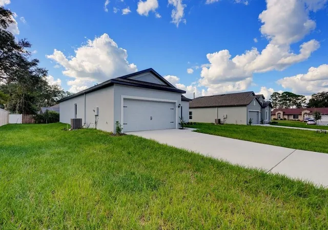 Photo 3 of Single family home for sale at 112 Claymore St, Deltona, FL 32725 | MLS# V4951750 | Listing updated on 2026-10-26