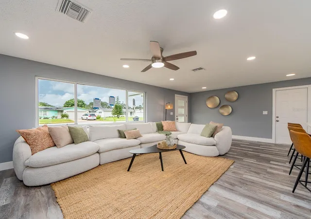Photo 3 of Single family home for sale at 1825 Yale Dr, Clearwater, FL 33765 | MLS# TB8556719 | Listing updated on 2026-10-13