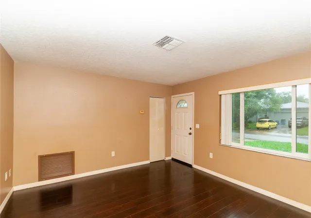 Photo 4 of Single family home for sale at 5117 Brookside Ln, New Port Richey, FL 34653 | MLS# TB8556722 | Listing updated on 2026-10-14