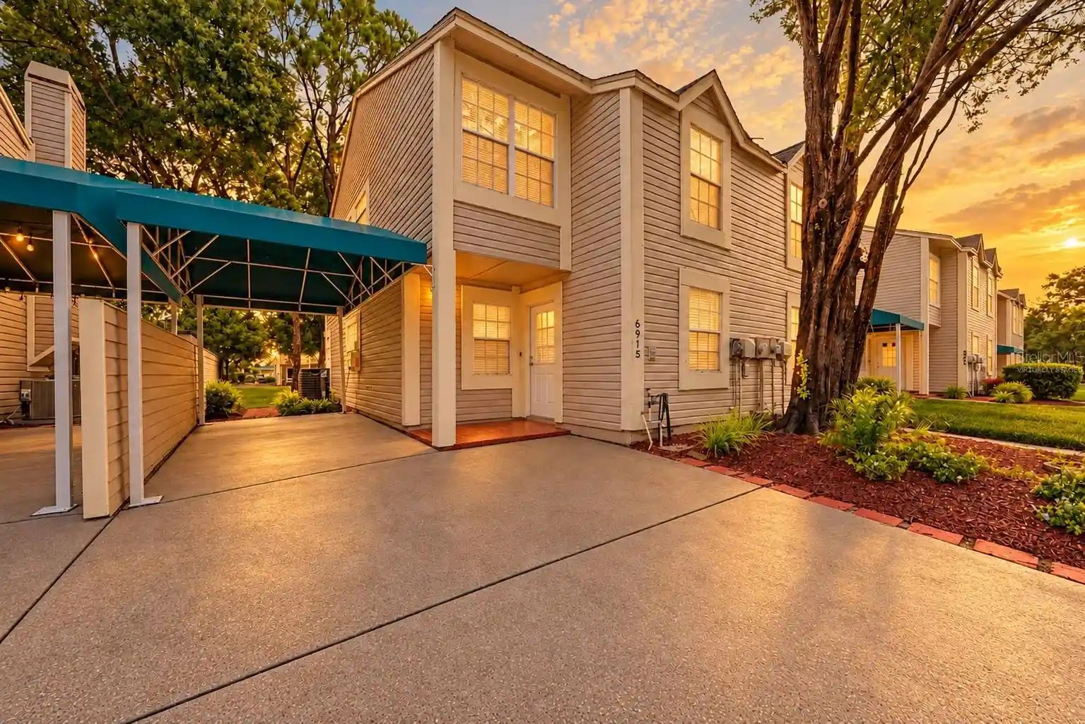 Listing Photo 1 - Condo for sale in 6915 Lakeview Ct located at 6915 Lakeview Ct, TAMPA, FL 33634 - Unit 6915 Lakeview Ct