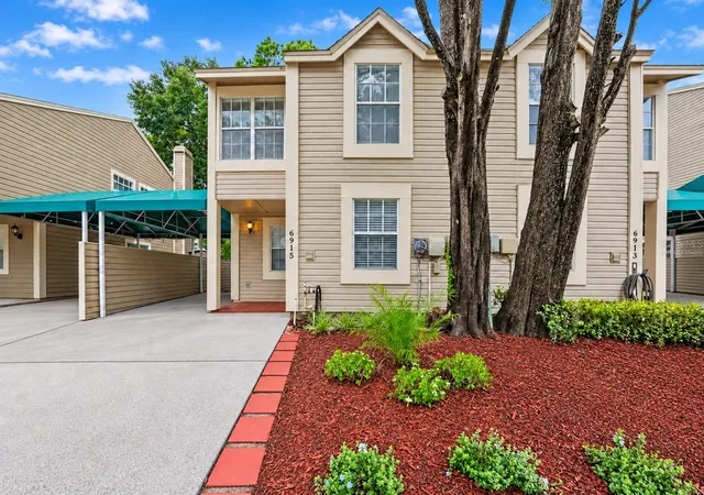 Listing Photo 2 - Condo for sale in building located at 6915 Lakeview Ct, TAMPA, FL 33634