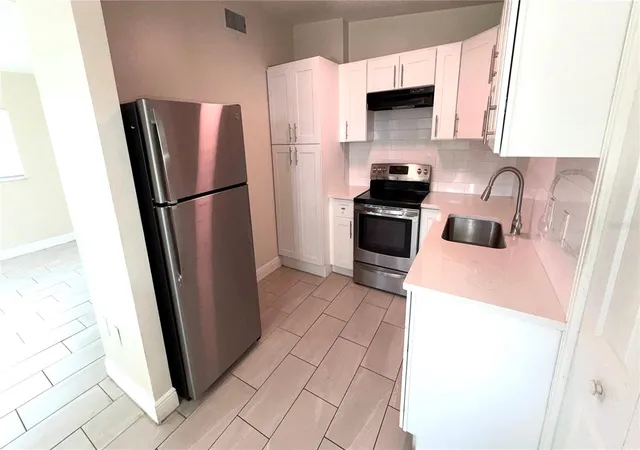Photo 4 of Single family home for sale at 1425 Hester Dr, Lakeland, FL 33801 | MLS# L4965681 | Listing updated on 2026-10-10