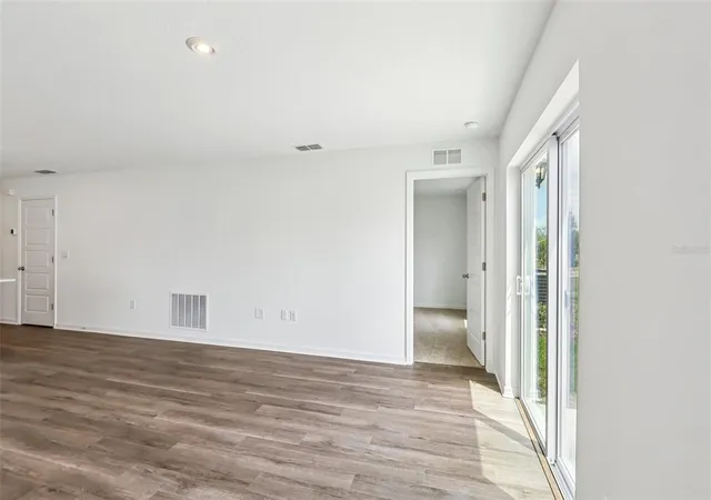 Photo 4 of Single family home for sale at 1158 Amber Waves Ct, Lake Wales, FL 33859 | MLS# O6448795 | Listing updated on 2026-10-10