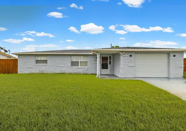 Photo 1 of Single family home for sale at 4004 Scarlet Maple Dr, Holiday, FL 34691 | MLS# TB8556741 | Listing updated on 2026-10-10
