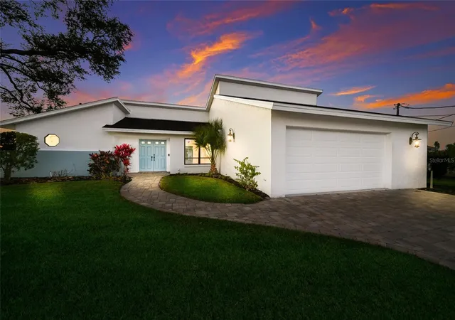 Photo 3 of Single family home for sale at 5424 America Dr, Sarasota, FL 34231 | MLS# A4709112 | Listing updated on 2026-10-09