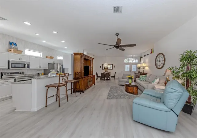 Photo 4 of Single family home for sale at 1102 Southlake Ct, Venice, FL 34285 | MLS# N6146141 | Listing updated on 2026-10-22
