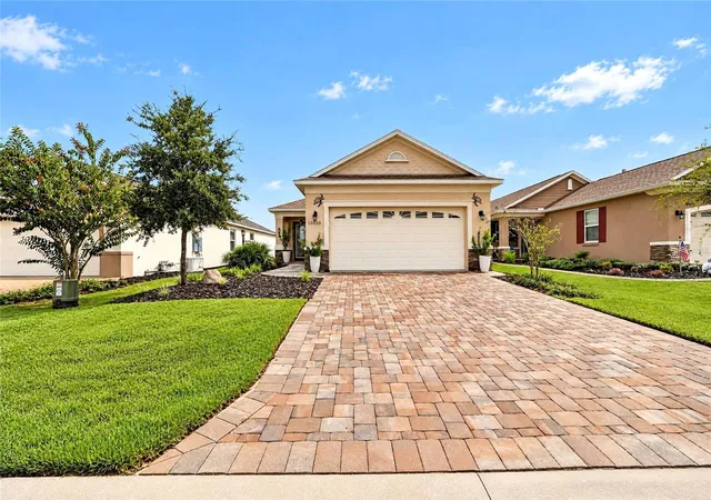 Photo 4 of Single family home for sale at 10020 SW 96th Street, Ocala, FL 34481 | MLS# OM733778 | Listing updated on 2026-10-10