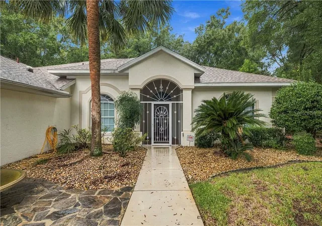 Single family home for sale at 19044 SW 93rd Loop, Dunnellon, FL 34432 | MLS# CC858487