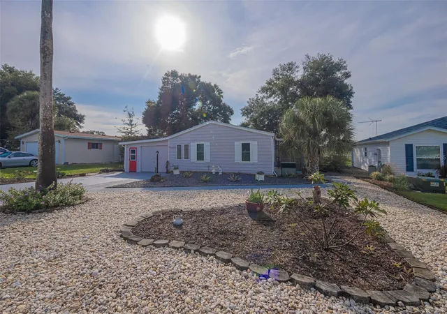 Photo 2 of Manufactured home for sale at 25007 Bellevue, Leesburg, FL 34748 | MLS# G5118896 | Listing updated on 2026-10-11