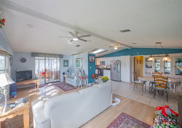 Photo 3 of Manufactured home for sale at 25007 Bellevue, Leesburg, FL 34748 | MLS# G5118896 | Listing updated on 2026-10-11
