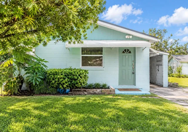 Photo 1 of Single family home for sale at 1865 Pioneer Trl, New Smyrna Beach, FL 32168 | MLS# V4951754 | Listing updated on 2026-10-09
