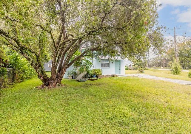 Photo 3 of Single family home for sale at 1865 Pioneer Trl, New Smyrna Beach, FL 32168 | MLS# V4951754 | Listing updated on 2026-10-10