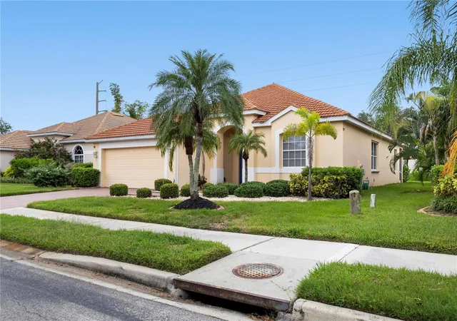Photo 4 of Single family home for sale at 6841 74th Street Cir E, Bradenton, FL 34203 | MLS# O6448847 | Listing updated on 2026-10-10