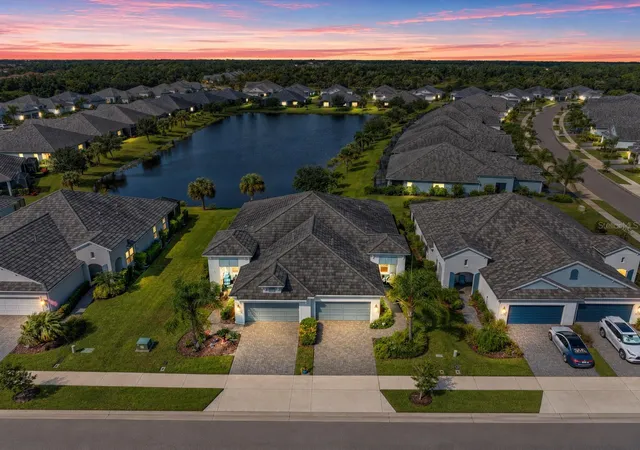 Single family home for sale at 21609 Lake Placid Way, VENICE, FL 34293 | MLS# N6146143