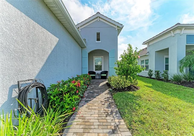 Photo 3 of House for sale at 18098 Franklin Park Ct, Venice, FL 34293 | MLS# N6146144 | Listing updated on 2026-10-11