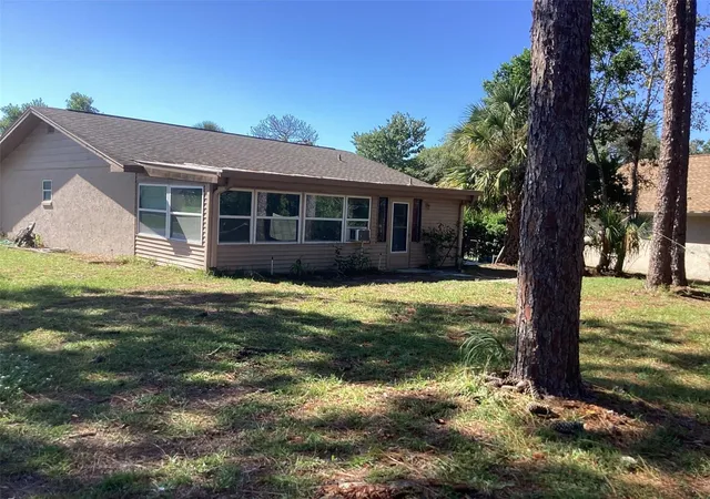 Photo 3 of Single family home for sale at 8445 Dunnellon Rd, Weeki Wachee, FL 34613 | MLS# O6448856 | Listing updated on 2026-10-14