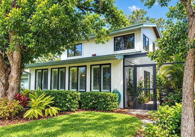 Photo 3 of Single family home for sale at 4678 Willow Wood Cir #38, Sarasota, FL 34241 | MLS# A4709130 | Listing updated on 2026-10-10