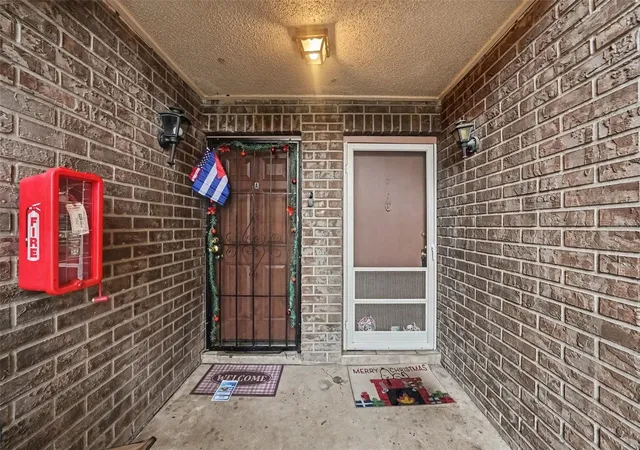 Photo 1 of Condo for sale at 305 E Wellington Ct #64, Tampa, FL 33604 | MLS# TB8556806 | Listing updated on 2026-10-10
