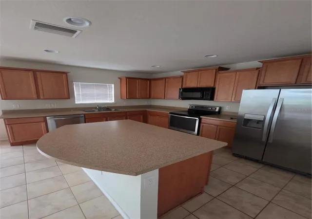 Photo 3 of Townhouse for sale at 4816 Chatterton Way, Riverview, FL 33578 | MLS# TB8556817 | Listing updated on 2026-10-09