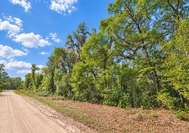 Photo 2 of Land for sale at 147 Fishermans Dr, Interlachen, FL 32148 | MLS# OM733794 | Listing updated on 2026-10-10