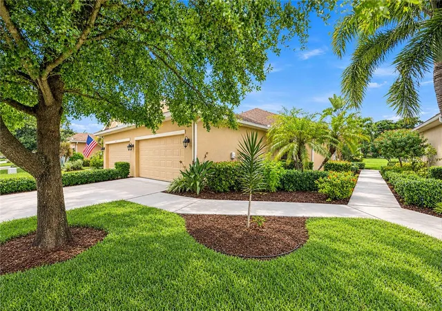 Photo 2 of Single family home for sale at 299 Capulet Dr, Venice, FL 34292 | MLS# A4709136 | Listing updated on 2026-10-21
