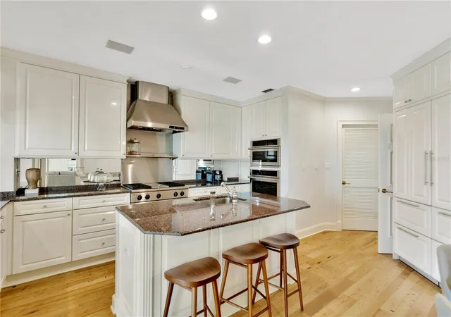 Listing Photo 5 - Condo for sale in building located at 2419 Bayshore Blvd, Tampa, FL 33629 - Unit #2N