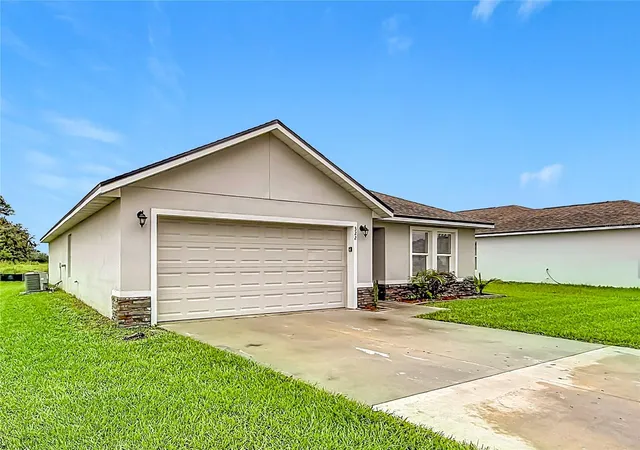 Photo 4 of Single family home for sale at 322 Judy Ln, Auburndale, FL 33823 | MLS# C7531832 | Listing updated on 2026-10-14