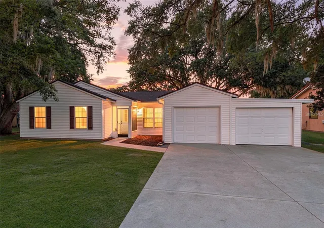 Single family home for sale at 303 Oak Trak Pass, OCALA, FL 34472 | MLS# OM733801