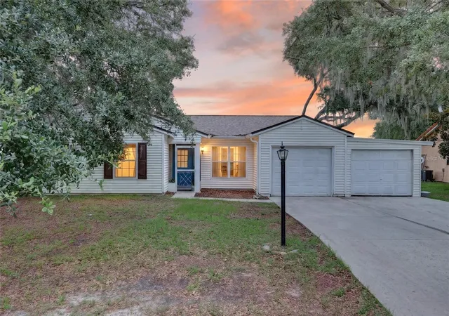 Photo 1 of Single family home for sale at 303 Oak Trak Pass, Ocala, FL 34472 | MLS# OM733801 | Listing updated on 2026-10-10