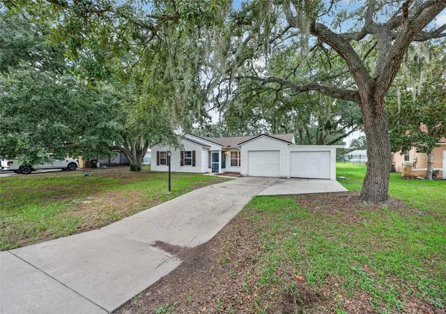 Photo 3 of Single family home for sale at 303 Oak Trak Pass, Ocala, FL 34472 | MLS# OM733801 | Listing updated on 2026-10-10