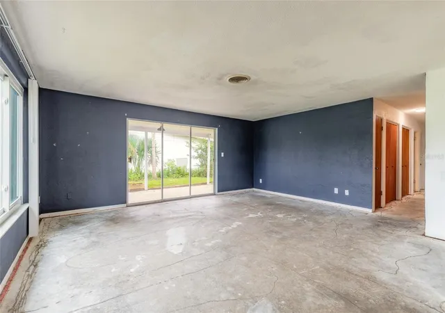 Photo 4 of Single family home for sale at 14 Lee Dr, Edgewater, FL 32141 | MLS# NS1089462 | Listing updated on 2026-10-10