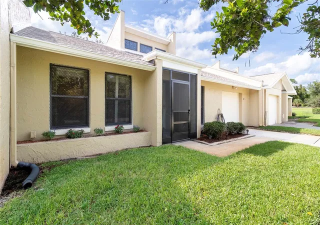Photo 3 of Condo for sale at 32 Fairway Dr #32, Debary, FL 32713 | MLS# V4951762 | Listing updated on 2026-10-10