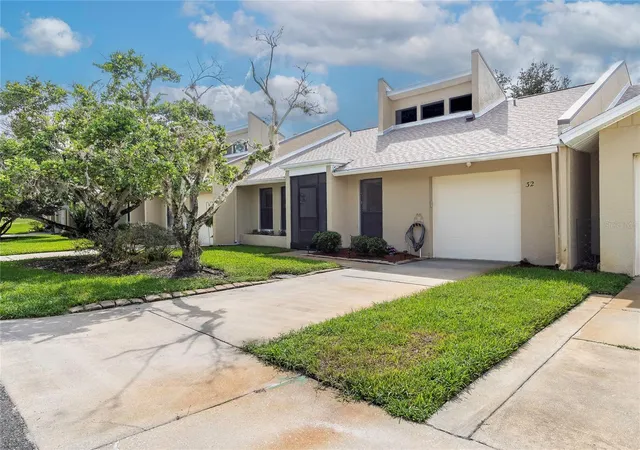 Photo 3 of Condo for sale at 32 Fairway Dr #32, Debary, FL 32713 | MLS# V4951762 | Listing updated on 2026-10-10