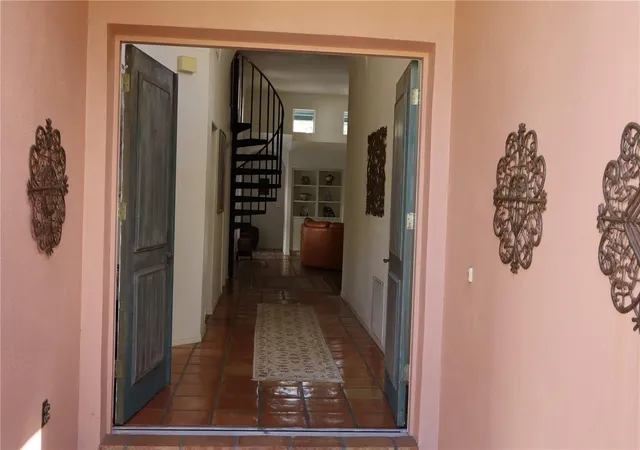 Photo 2 of Single family home for sale at 1630 Bonita Ln, Sarasota, FL 34239 | MLS# TB8556865 | Listing updated on 2026-10-20