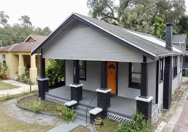 Photo 1 of Single family home for sale at 1021 E Cayuga St, Tampa, FL 33603 | MLS# TB8556867 | Listing updated on 2026-10-10