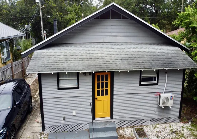 Photo 2 of Single family home for sale at 1021 E Cayuga St, Tampa, FL 33603 | MLS# TB8556867 | Listing updated on 2026-10-10