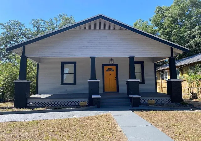 Photo 2 of Single family home for sale at 1021 E Cayuga St, Tampa, FL 33603 | MLS# TB8556867 | Listing updated on 2026-10-13