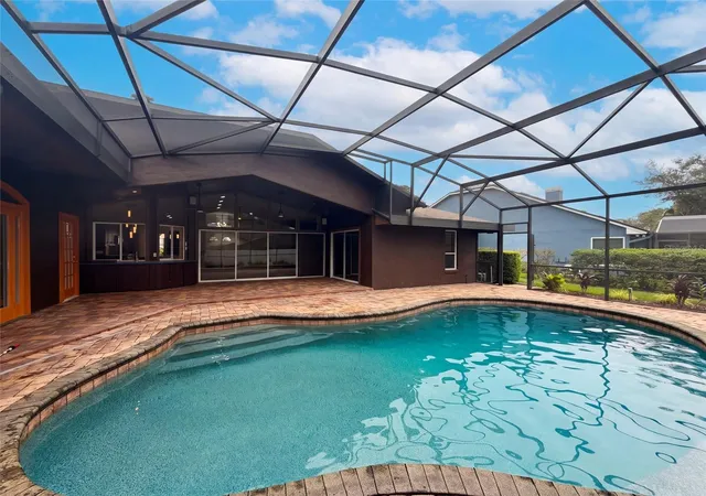 Photo 4 of Single family home for sale at 455 Longmeadow Ln, Longwood, FL 32779 | MLS# O6448916 | Listing updated on 2026-10-10