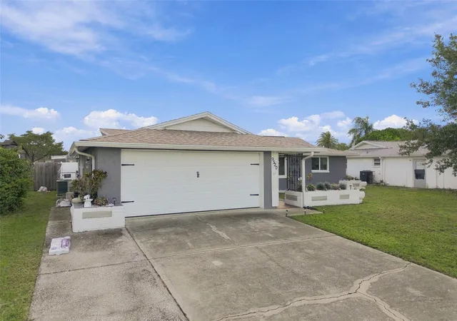 Photo 3 of Single family home for sale at 9520 Glen Moor Ln, Port Richey, FL 34668 | MLS# TB8556873 | Listing updated on 2026-10-20