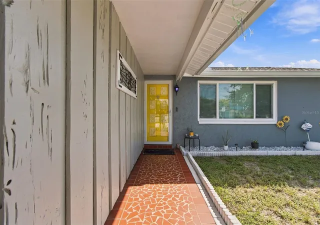 Photo 4 of Single family home for sale at 9520 Glen Moor Ln, Port Richey, FL 34668 | MLS# TB8556873 | Listing updated on 2026-10-20